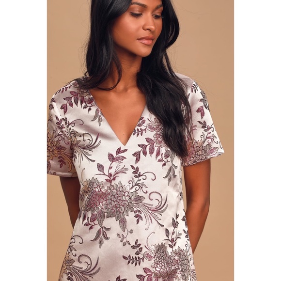 *NWT* Lulus Glow Metallic Purple Floral Jacquard Shift Dress - Picture 4 of 7